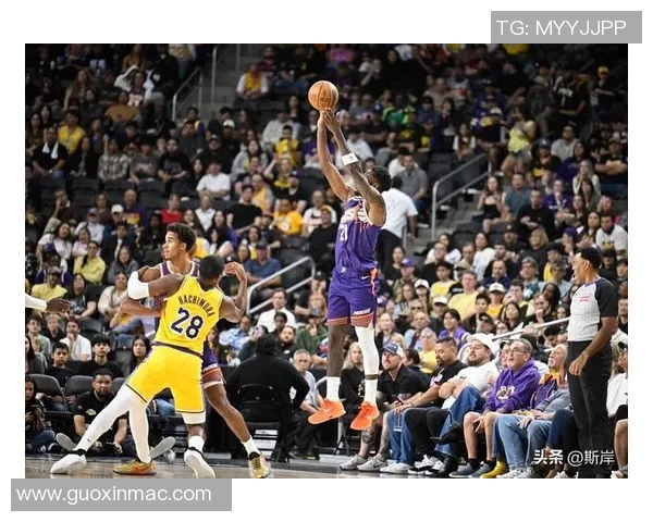 湖人勇士季前赛对决揭幕战精彩回顾与球员表现分析